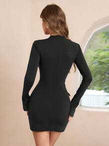 Abito attillato elegante a tinta unita con maniche lunghe da donna per l'autunno