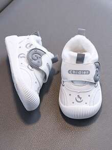 Zapatos deportivos encantadores y de moda, de suela suave y antideslizante, forrados de terciopelo, cálidos y aptos para niños y niñas de 6 meses a 3 años, para uso en interiores/exteriores en invierno. Zapatos casuales para caminar con cierre de gancho y bucle ancho, fácil de poner y quitar.