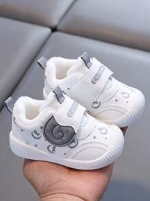 Zapatos deportivos encantadores y de moda, de suela suave y antideslizante, forrados de terciopelo, cálidos y aptos para niños y niñas de 6 meses a 3 años, para uso en interiores/exteriores en invierno. Zapatos casuales para caminar con cierre de gancho y bucle ancho, fácil de poner y quitar.