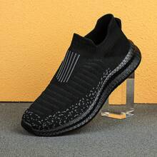 Sapatos casuais de malha respirável plus size para homens, calçados esportivos confortáveis e antiderrapantes com sola macia, tênis de corrida leves e casuais simples, adequados para atividades ao ar livre, sola de EVA para todas as estações