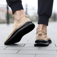 Sapatos casuais de malha respirável plus size para homens, calçados esportivos confortáveis e antiderrapantes com sola macia, tênis de corrida leves e casuais simples, adequados para atividades ao ar livre, sola de EVA para todas as estações