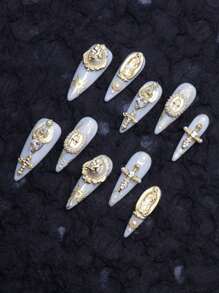 10 pezzi Kit unghie acriliche bianche lunghe a forma di stiletto, con perle e decorazioni in metallo dorato 3D, stile punk gotico, con strass e brillantini, set di unghie finte lucide effetto linea art bronzato, set di accessori per unghie essenziali da spiaggia, forniture per unghie per Ognissanti, per donne e ragazze
