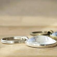 Fashionable Zinc Alloy Keychain - Creative American Wreath Sewing Machine Design, Stylish, Non-Woven Fabric Material (PVC/Leather), Suitable For Fashionable Men, Ideal For Family And Friend Gatherings, Colleague Birthdays, Graduation Ceremonies, Souvenirs Valentine's Day Car Accessories Bag Charm School Cute Goth Y2k Bag Lanyards With Id Holder Car Accessories Bag Charms Christmas Gift Car Accessories Teacher Sister Gift Ideas