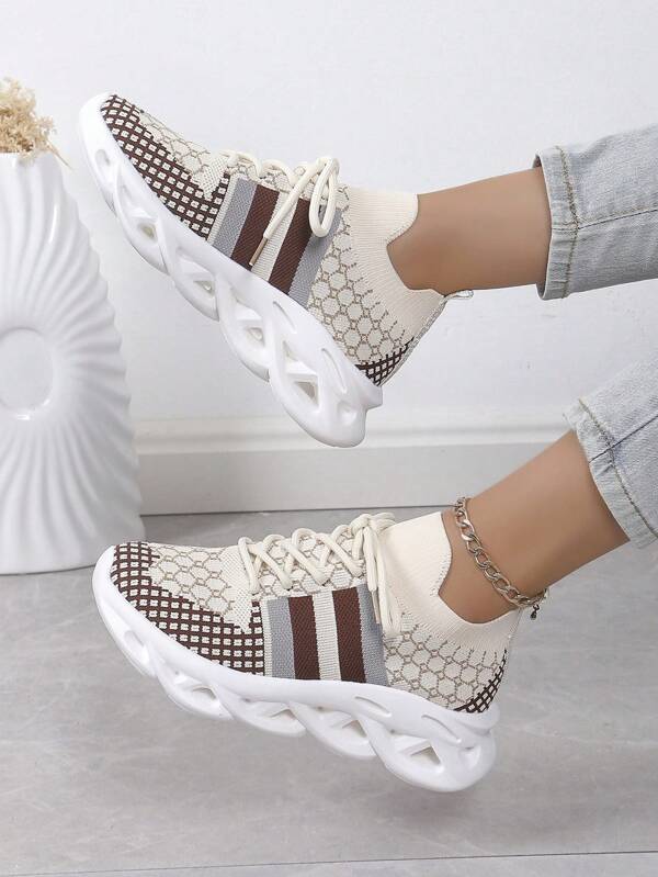 Nuevas zapatillas de running de carretera transpirables y ligeras con estampado floral vintage y cordones para mujeres