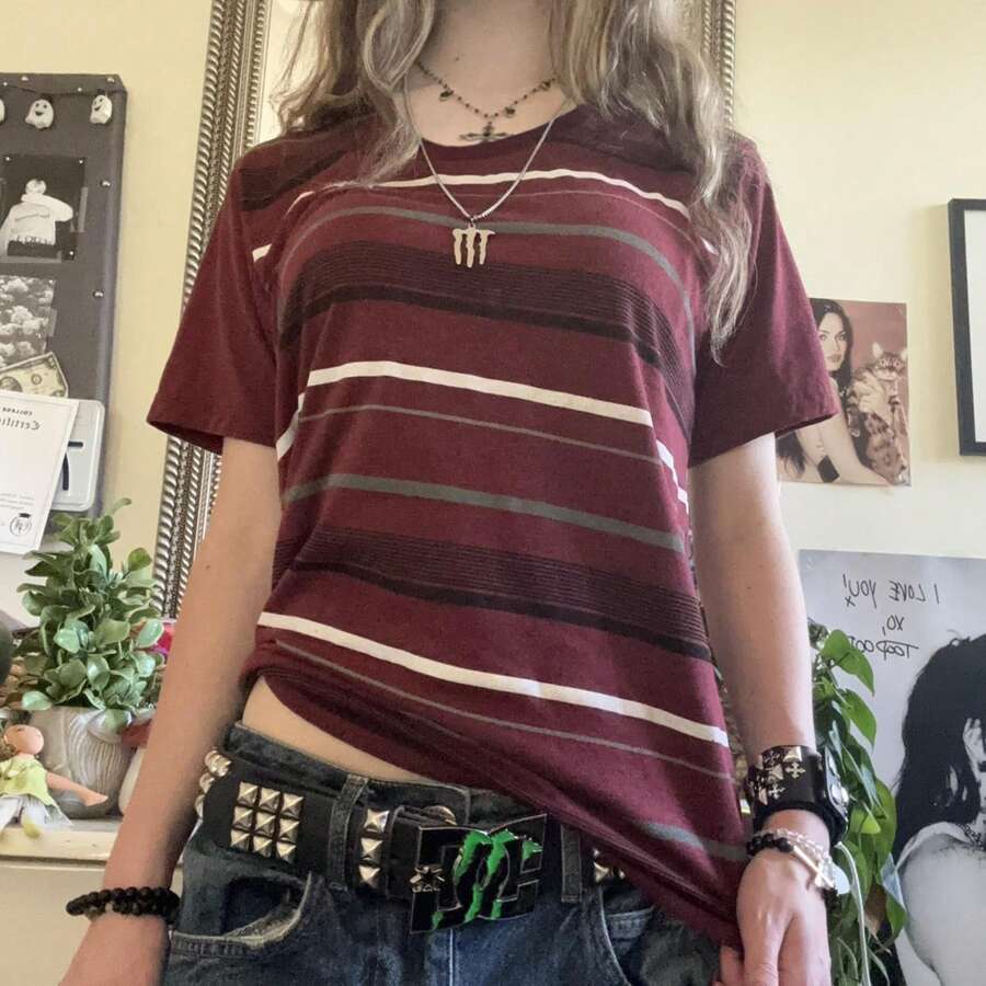 Women's Casual Striped Short Sleeve Tops V Neck Basic T Shirt Summer Y2K Tee Shirts - 紅色 - 查看 1