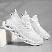 Tênis casuais masculinos plus size de malha respirável e moderno, tênis confortáveis e antiderrapantes com sola macia, tênis de corrida leves e minimalistas, adequados para atividades ao ar livre, casuais de verão para adolescentes ou esportivos ao ar livre, presentes de viagem de férias ou formatura ou acessórios para vestidos de aniversário, estilo academia dos anos 2000