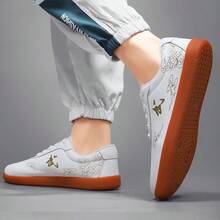 1 par de zapatillas de Tai Chi unisex a la moda, cómodas y antideslizantes, con cordones, adecuadas para deportes al aire libre para hombres, nuevos zapatos de entrenamiento de Tai Chi y Kung Fu, zapatos profesionales de artes marciales, zapatillas deportivas con estampado de patrones - Blanco - Ver 7