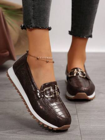 Nya bekväma Casual Slip-On Rund Toe Patchwork Platta Skor med metallkedjedekor för kvinnor i stora storlekar, lämpliga för vår och höst