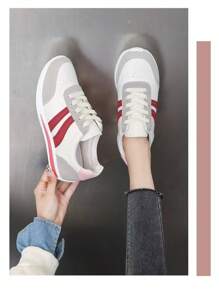 Nieuwe zomer casual schoenen, modieuze veelzijdige ademende mesh stof lichtgewicht sportschoenen voor vrouwen