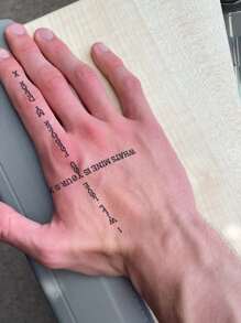 1Pc English Cross Temporary Tattoos Waterproof Sweatproof Last For 1-2 Weeks Realistic Herbal Juice Non-Reflective Anti-Friction Faux Black Fake Tattoos For Men And Woman Tattoo Stickers For Arm, Chest, Waist, Back, Abdomen, Leg Modernist Body Art