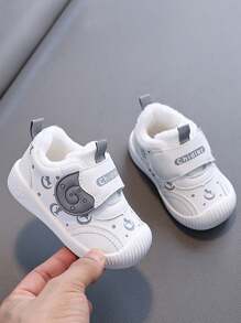 Zapatos deportivos encantadores y de moda, de suela suave y antideslizante, forrados de terciopelo, cálidos y aptos para niños y niñas de 6 meses a 3 años, para uso en interiores/exteriores en invierno. Zapatos casuales para caminar con cierre de gancho y bucle ancho, fácil de poner y quitar.