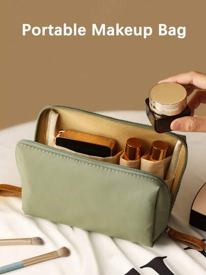 一个便携式化妆包，内衬隔层，可存放粉底妆、口红、眼线笔、粉扑、遮瑕膏等化妆品和化妆小工具，波西米亚风情，适合度假海滩、浴室收藏、卧室收藏，容量大