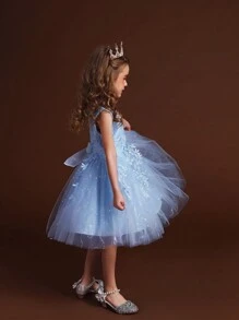 Đầm công chúa màu xanh dương cho bé gái, cổ tròn, phối lưới, không tay, thích hợp cho tiệc sinh nhật, dạ hội, bé gái dự tiệc cưới, đám cưới, biểu diễn, mặc thường ngày, biểu diễn âm nhạc, sân khấu và các dịp khác. Đầm rất dễ thương và được ưa chuộng cho bé gái. - Màu xanh lam - Xem 4