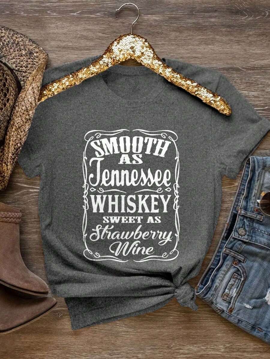 Smooth As Tennessee Whiskey Sweet As Strawberry Wine T-Shirt, Country Music Whiskey Lover Print Casual Round Neck Short Sleeve Top For Women - Màu xám đen - Xem 1