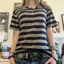 Women's Casual Striped Short Sleeve Tops V Neck Basic T Shirt Summer Y2K Tee Shirts - Xám - Xem 1