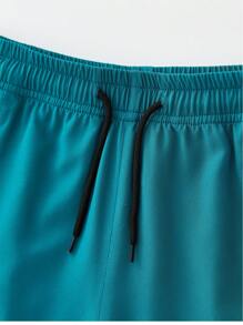 1 件男士休闲宽松直筒徒步短裤，夏季