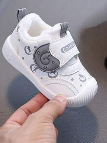 Zapatos deportivos encantadores y de moda, de suela suave y antideslizante, forrados de terciopelo, cálidos y aptos para niños y niñas de 6 meses a 3 años, para uso en interiores/exteriores en invierno. Zapatos casuales para caminar con cierre de gancho y bucle ancho, fácil de poner y quitar.