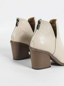 Botas de tobillo estilo francés para mujeres, modelo 2024, botas de inspiración británica para otoño/invierno, nuevas botas de tobillo con tacón grueso, puntera afilada y estilo occidental con cremallera trasera