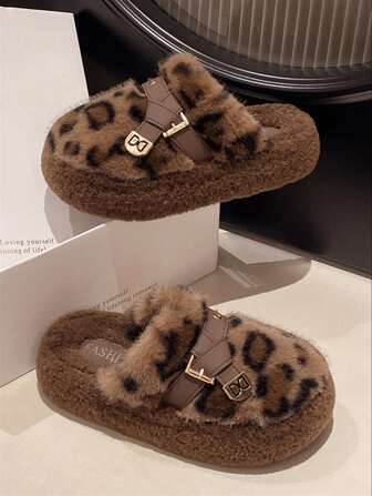 Sandalias de plataforma esponjosas de estilo nuevo para mujer, invierno 2025, pantuflas de suela gruesa y cerradas con tacto suave para chicas bajitas, zapatos slip-on con aumento de altura para primavera, otoño y oficina en casa, tallas 5-7