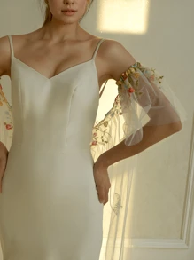 1 Pc Long Trailing Lace Wedding Cape, Colorful Decorative Short Sleeve Bridal Cloak, Fashionable Backless Wedding Accessory With Elastic Cuffs, Suitable For Petite Brides