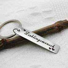 不锈钢“Lieblingsmensch”雕刻钥匙扣 - 简约无镀层银灰色金属钥匙圈，适合送给亲人 - 銀色 - 查看 2