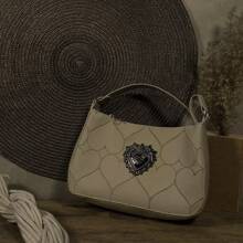 Women's Moon Heart Bag, Small And Shoulder Bag, Bag For Trips, Super Light, Great For Carrying Essentials, Holds Cell Phone, Watch, Jewelry, Makeup, Keys, Perfect Combination With Your Look, PU Synthetic Finish, Heart And Heart Metal Prints, Zipper Closure, Solid Color, Resistant Bag. Gaby Show - Màu be - Xem 1