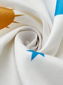 Oversized, getextureerd overhemd met opstaande kraag voor dames met willekeurige hart-, ster- en vogelprints en rode rand