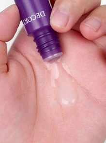 DECORTÉ [Mini]SÉRUM HIDRATANTE LIPOSOMA MOISTURE de DECORTE 9ml. Penetra completamente en las células superficiales de la piel y la hidrata de forma continua. Se extiende con un tacto húmedo, suaviza la piel y trabaja toda la noche, de modo que a la mañana siguiente pueda sentir la suavidad desde el interior de la piel