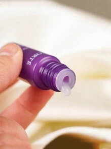 DECORTÉ [Mini]SÉRUM HIDRATANTE LIPOSOMA MOISTURE de DECORTE 9ml. Penetra completamente en las células superficiales de la piel y la hidrata de forma continua. Se extiende con un tacto húmedo, suaviza la piel y trabaja toda la noche, de modo que a la mañana siguiente pueda sentir la suavidad desde el interior de la piel