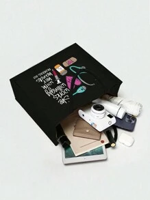 一套护士主题手提包和化妆包，休闲风格，布料材质，固定肩带，印有听诊器、心形、注射器、体温计图案，“她喜欢动手工作” - 黑色 - 查看 2