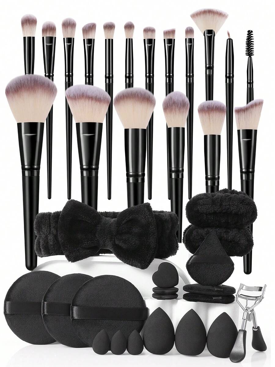 37/18/8件套化妆刷和化妆海绵工具套装组合。包含：18支化妆刷、3个化妆海绵、3个三角粉扑、3个指套粉扑、3个迷你化妆海绵、3个圆形散粉盒、1个SPA蝴蝶结发箍、2个腕带套装、1个睫毛夹。 - 黑色 - 查看 1