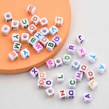 500 pezzi di perline in acrilico vivace da 6 mm con lettere dell'alfabeto - 5 colori, con motivo a lettere quadrate, adatte per gioielli e artigianato fai-da-te, perfette per charm per telefono e design creativo