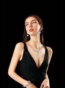 Elegante mini bolso de mujer con lazo brillante, combinado con un exquisito y lujoso set de 4 piezas que incluye pulsera, collar y pendientes con strass, un bolso de solapa plisado de color liso y elegante, adecuado para fiestas, bailes, reuniones, banquetes y bodas. Es el mejor regalo para Año Nuevo. Glamuroso bolso de strass.