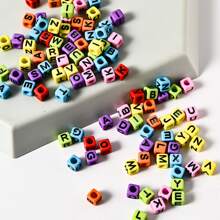 500 pezzi di perline in acrilico vivace da 6 mm con lettere dell'alfabeto - 5 colori, con motivo a lettere quadrate, adatte per gioielli e artigianato fai-da-te, perfette per charm per telefono e design creativo