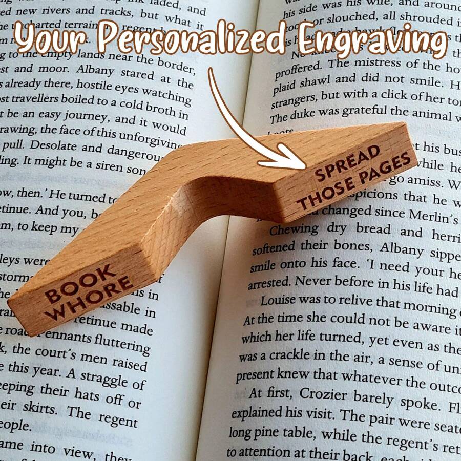 书籍 - Smut - 拇指页支架 - 书签支架 - 木材 - 阅读助手 - 书友 - 书页扩展器 - 送给爱书人的礼物 Smut Book 拇指支架 书架 50 度书签 送给爱书人的礼物 送给朋友的礼物 粗鲁的书 俏皮的书 生日粗鲁的礼物 有趣的礼物 - 彩色 - 查看 1