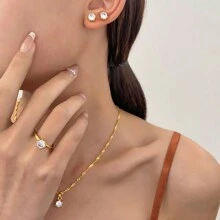 女士时尚珠宝 3 件套，包括项链、戒指和耳环，镶嵌单颗钻石和六爪方晶锆石 - 三件套 - 查看 10