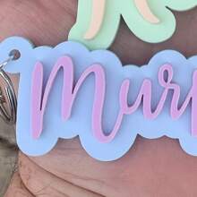 定制个性化姓名钥匙扣 - 双色 - 定制文字 - 包包挂饰 / 钥匙圈 / 姓名标签 / 粉彩草书字体 / 秋冬钥匙扣 - 彩色 - 查看 12