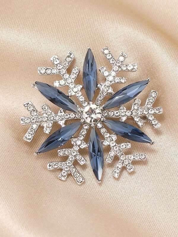 1 pieza Broche de copo de nieve de la puerta del este de moda para mujeres, flor de pecho de strass premium con brillo, alfiler de bufanda, accesorio de vestir, accesorio para ropa, bolso, encanto, accesorios escolares y de oficina, camisas, chaquetas, joyería, regalos de Navidad, Halloween, regalos divertidos y lindos para maestros