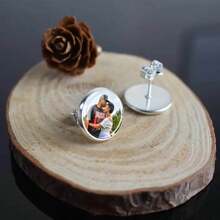 1 Coppia di orecchini a perno personalizzati unici con foto - orecchini a cupola di vetro con immagine personalizzata, luminosi, con perni in lega di moda non placcata e aghi in zinco, regalo di gioielleria personalizzata ideale per uomini e donne con ricordi speciali