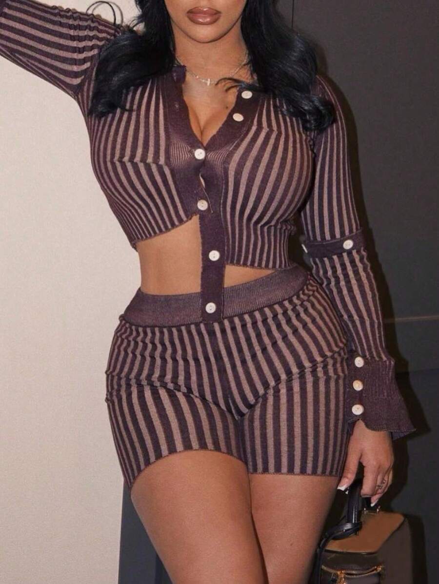 Women's Striped Knit Two-Piece Outfit, Long Sleeve Slim Button Down T-Shirt And Shorts - 棕色 - 查看 1