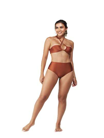 BIQUINI LEVO HOT PANTS, TOP FAIXA ABERTURA FRONTAL, ALÇA EM TRANÇAS, CALCINHA HOT PANT