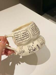 这是一款350毫升的手工捏杯系列。米色手工捏杯采用陶瓷工艺精制而成。可爱的卡通图案魅力十足，清新的风格为生活增添了一丝温暖的气息。回到学校 - 同款 - 查看 8