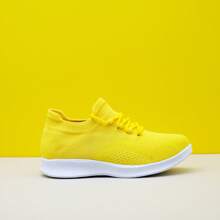 女士纯白色一脚蹬针织鞋，休闲轻便透气舞蹈运动鞋