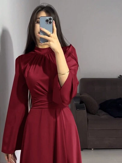 فستان أنيق وحشمة باللون البرغندي بأكمام طويلة منفرجة وحزام خصر للنساء، قماش ساتان، مناسب لفصلي الربيع والخريف