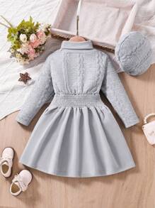 Kleine Mädchen Lässiges weißes Strickkleid mit hohem Kragen und elastischer Taille, weich und warm, geeignet für alltägliche und formelle Anlässe, Herbst/Winter