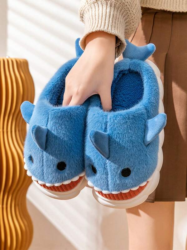 إصدار خريف/شتاء من الأحذية المنزلية الرخوة بتصميم سمكة قرش كرتونية، دافئة وناعمة ومريحة للارتداء بالمنزل، مع نعل ناعم مانع للانزلاق، مناسبة للرجال والنساء، تجلب إليك أجواء الخريف المنعشة