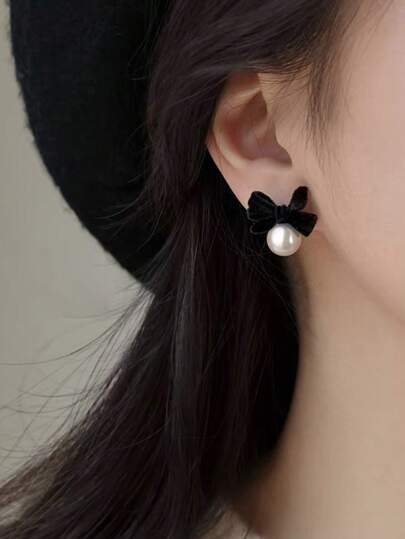 1 对优雅天鹅绒蝴蝶结和人造珍珠耳环，奢华设计，适合秋冬情人节、妈妈、母亲、母亲节、礼物