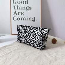 白色豹纹多功能化妆包、时尚豹纹便携式手拿包、大容量高美感储物袋和零钱包包、房间装饰、包、化妆包、梳妆台、旅行、化妆包、旅行必需品、收纳包、收纳、旅行必需品、化妆品收纳包、化妆包、化妆品收纳包、收纳包、洗漱包、桌面收纳包、化妆包、化妆收纳包、梳妆配件、化妆包、化妆包 - 白色 - 查看 5