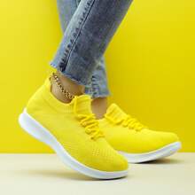 女士纯白色一脚蹬针织鞋，休闲轻便透气舞蹈运动鞋