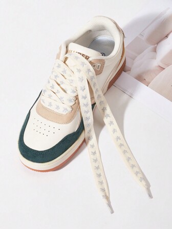 1 par 120 cm moderiktiga guldfoliestjärniga platta skosnören, lämpliga för vardagsskor, sneakers, oxfordskor, säljs separat utan skor